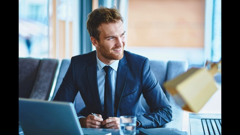 Дмитрий 28 мая принимает поздравления с именинами от друзей и близких