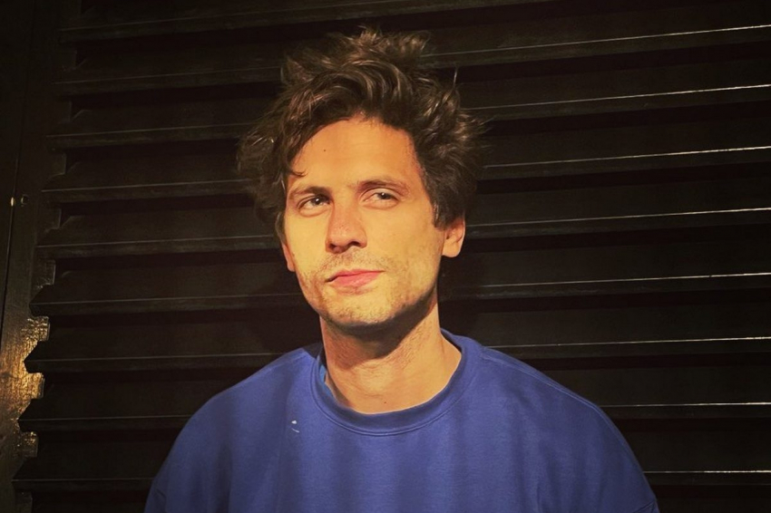 31-летний Молочников приехал в Канны с возлюбленной, которая старше его на 10 лет