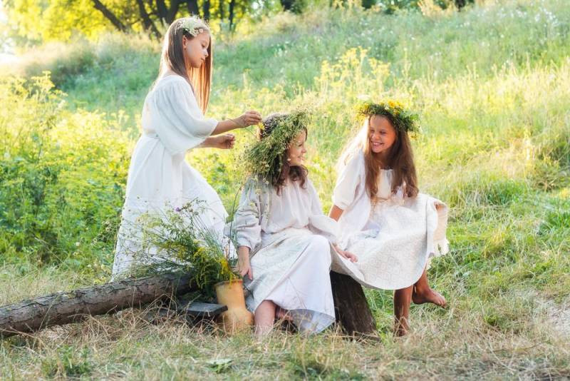 Традиции и приметы народного праздника Вьюн Зеленый, отмечаемого 15 июня, молитва