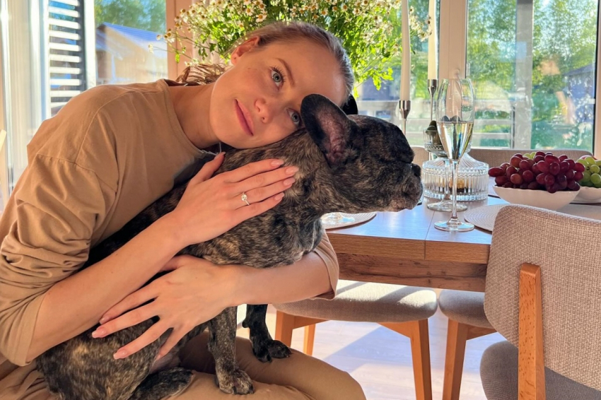 Ковальчук сняла на видео, как проводит медовый месяц с Харламовым на Рублевке