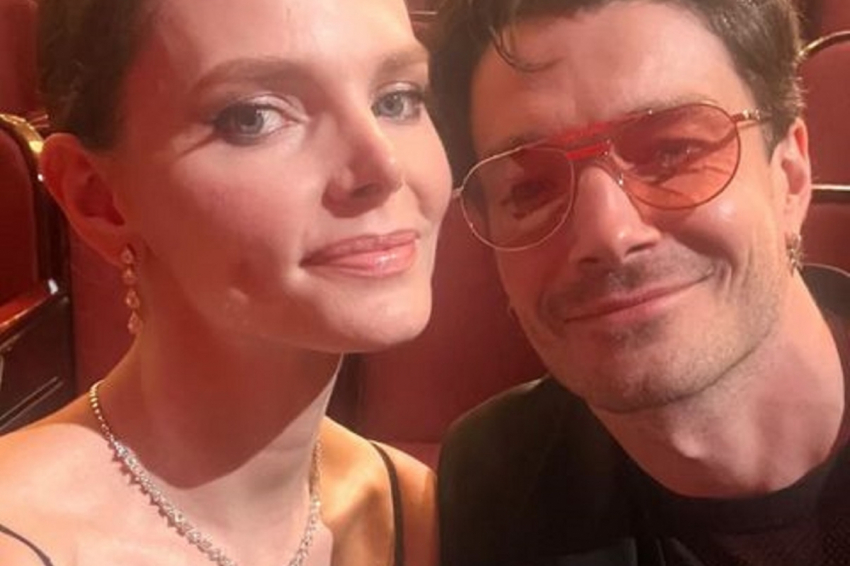 Елизавета Боярская и Максим Матвеев не сдержали своих чувств на «Золотой маске»