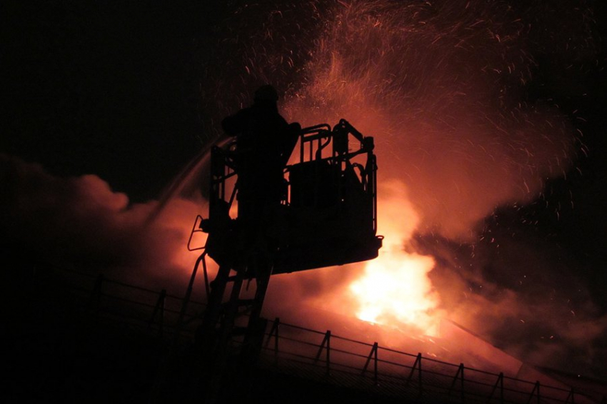 В Тамбовской области из-за атаки БПЛА произошел пожар на нефтебазе