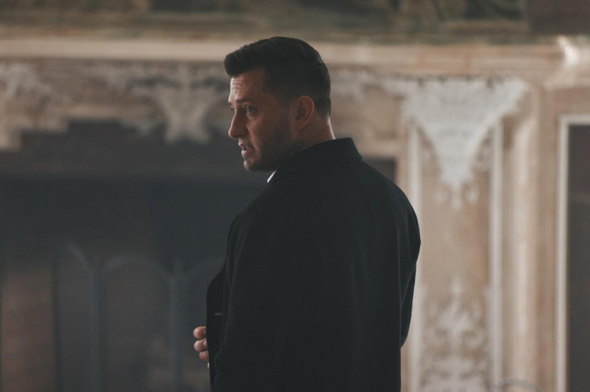 Из мажора - в фермеры: Павел Прилучный сыграет главную роль в комедии «Постучись в мою Тверь»