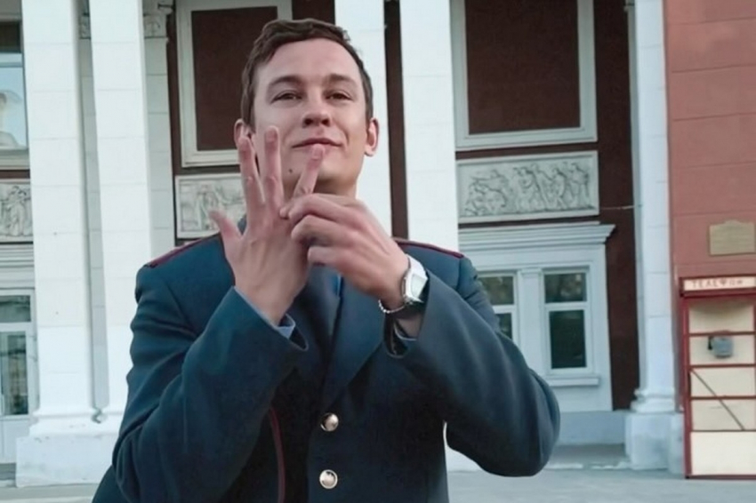 На «Шоу Воли» актёр Кологривый поругался с Волей и укусил Соболева