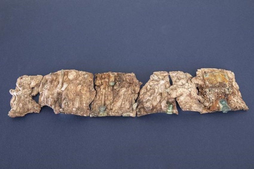 Catholic: археологи нашли шкатулку с изображением Моисея и Христа