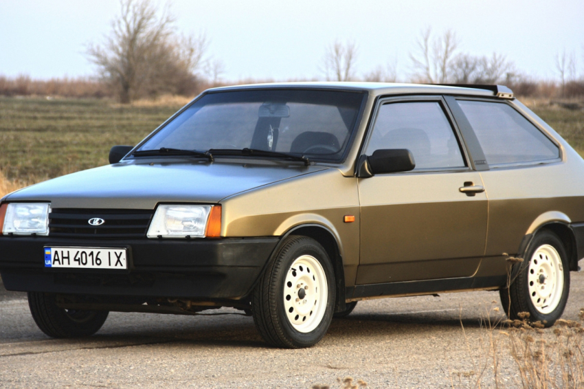 Стало известно, почему в СССР граждане не хотели покупать автомобили ВАЗ-2108