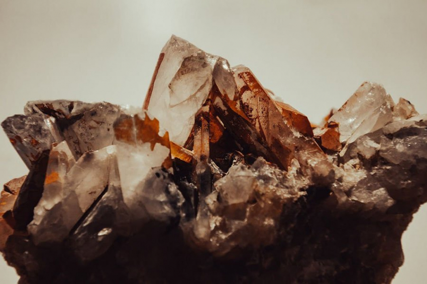 Древние кристаллы указывают на удивительно раннее начало тектоники плит