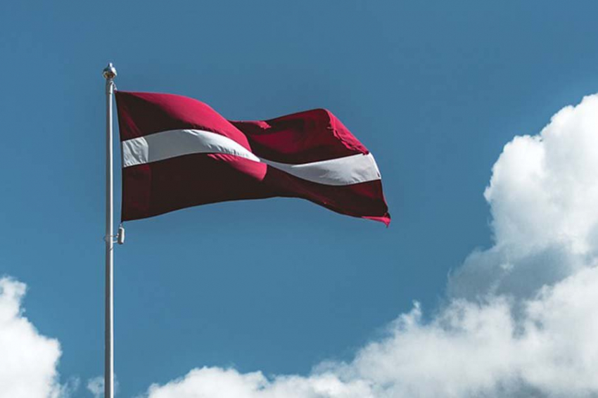 Латвия топчет память отдавших жизнь за ее свободу