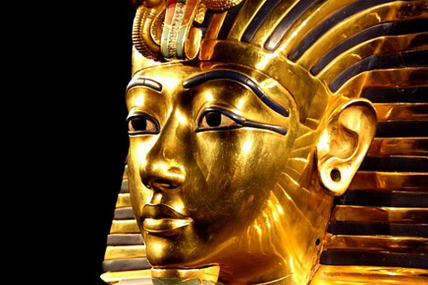 Британские археологи раскрыли новую тайну маски Тутанхамона