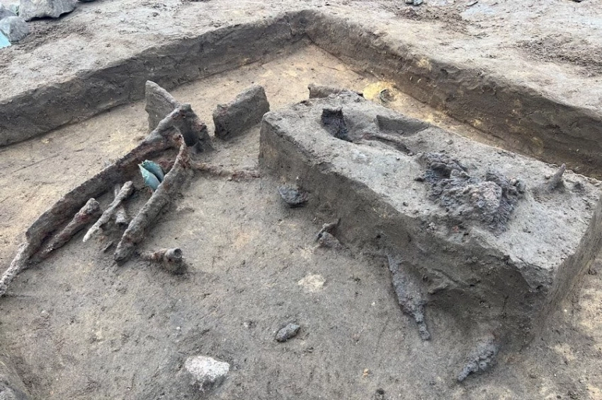 В Дании под домом вождя железного века обнаружены десятки копий и мечей